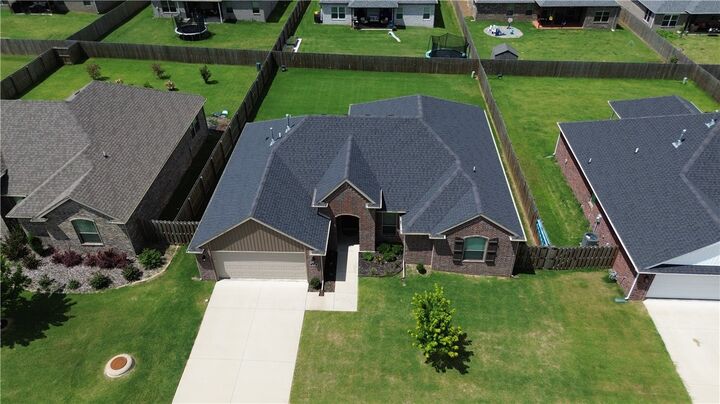 Property Photo: 410 S Emerald Woods AR 72730