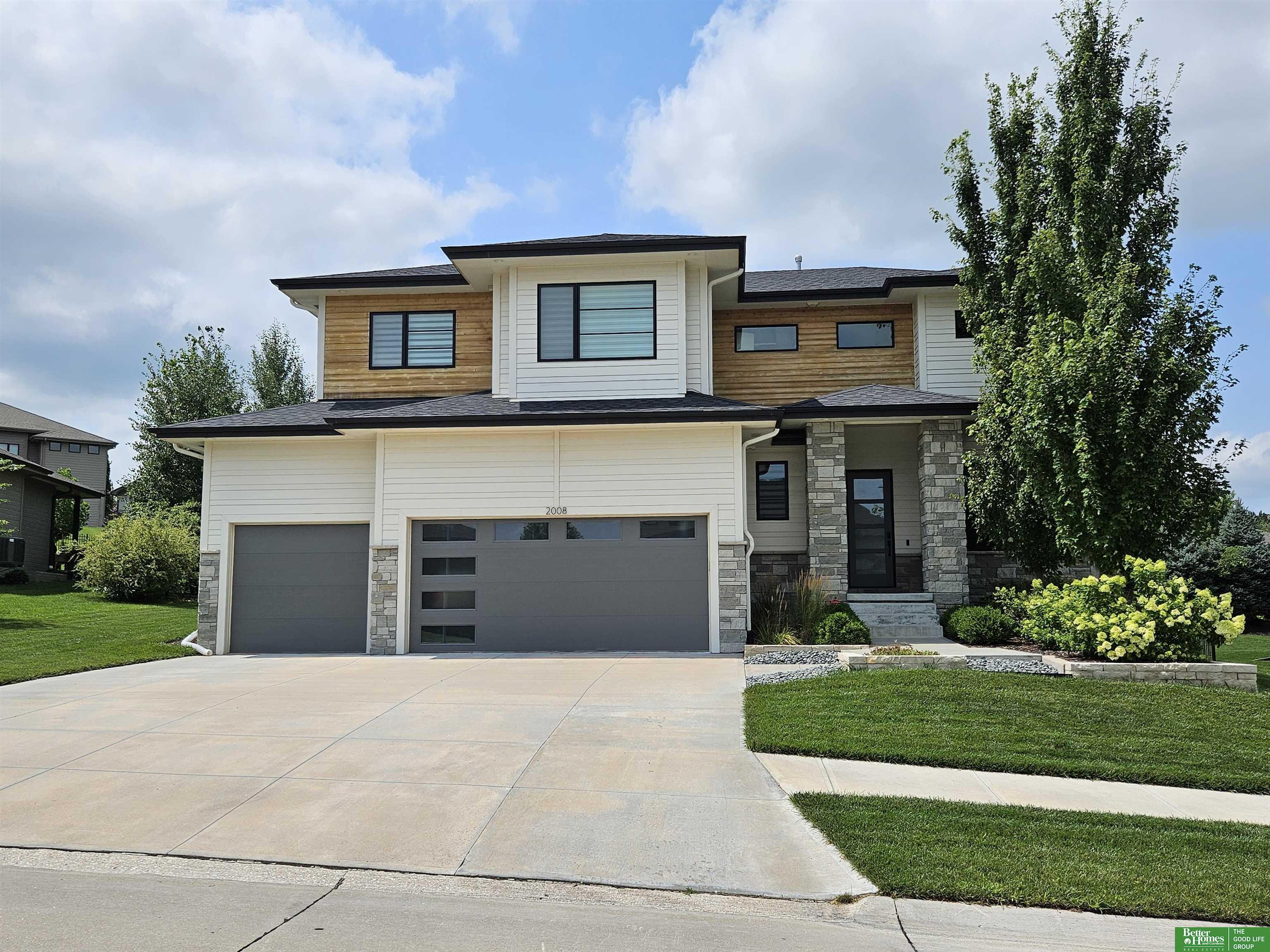 Property Photo: 2008 S 211 Street NE 68022