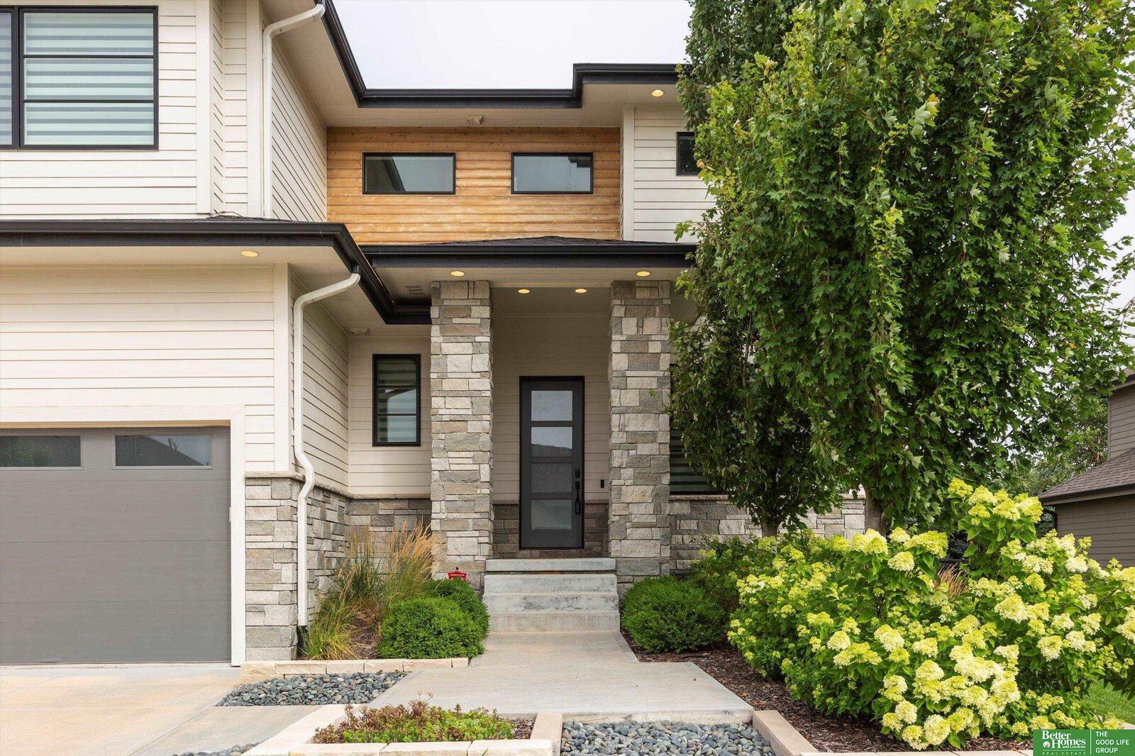 Property Photo:  2008 S 211 Street  NE 68022 