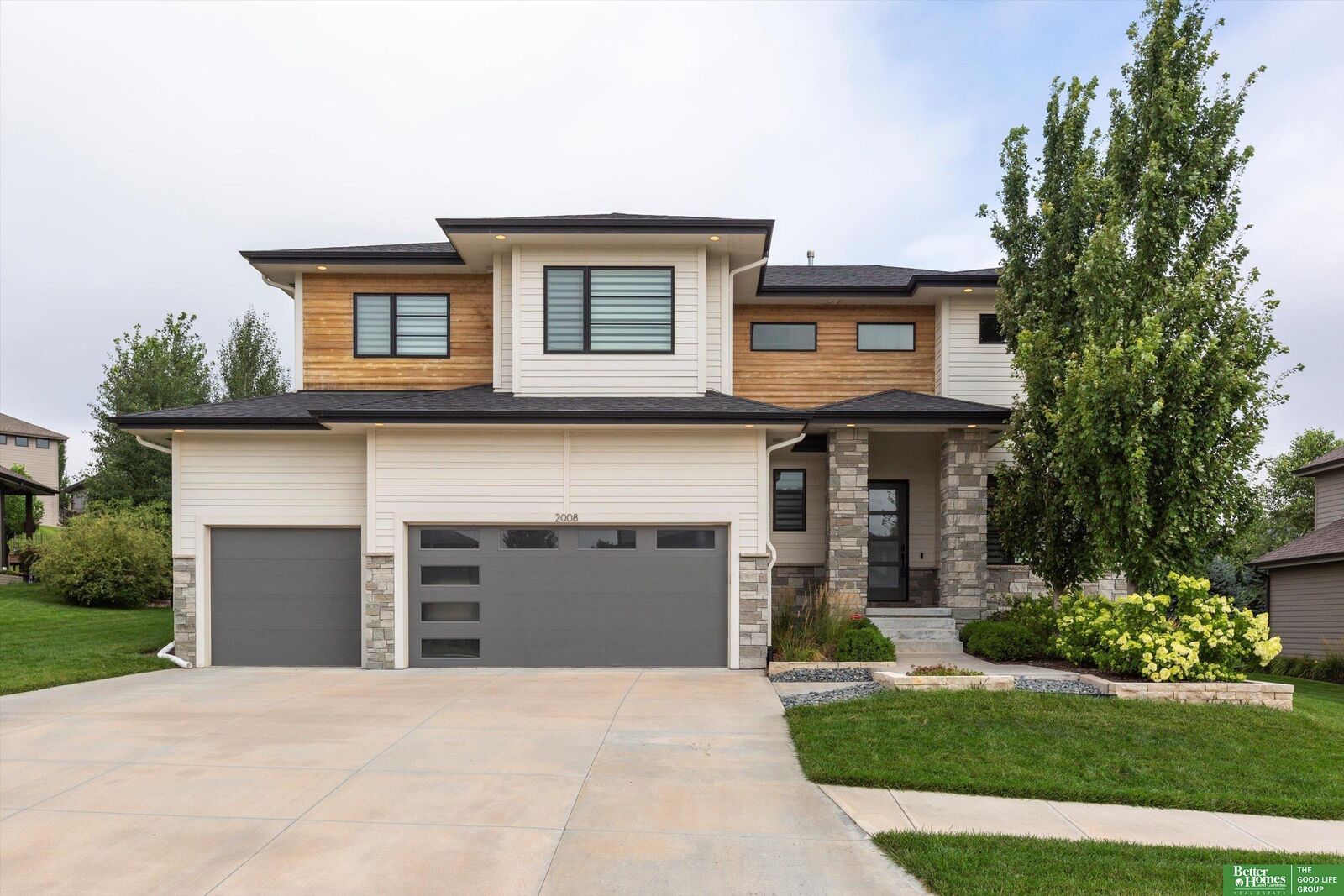 Property Photo: 2008 S 211 Street NE 68022