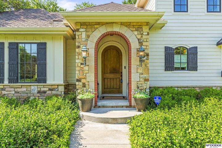 Property Photo: 6731 Davenport Street NE 68132