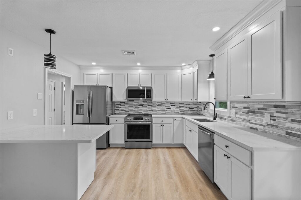 Property Photo:  48 Lansing Rd  MA 01904 