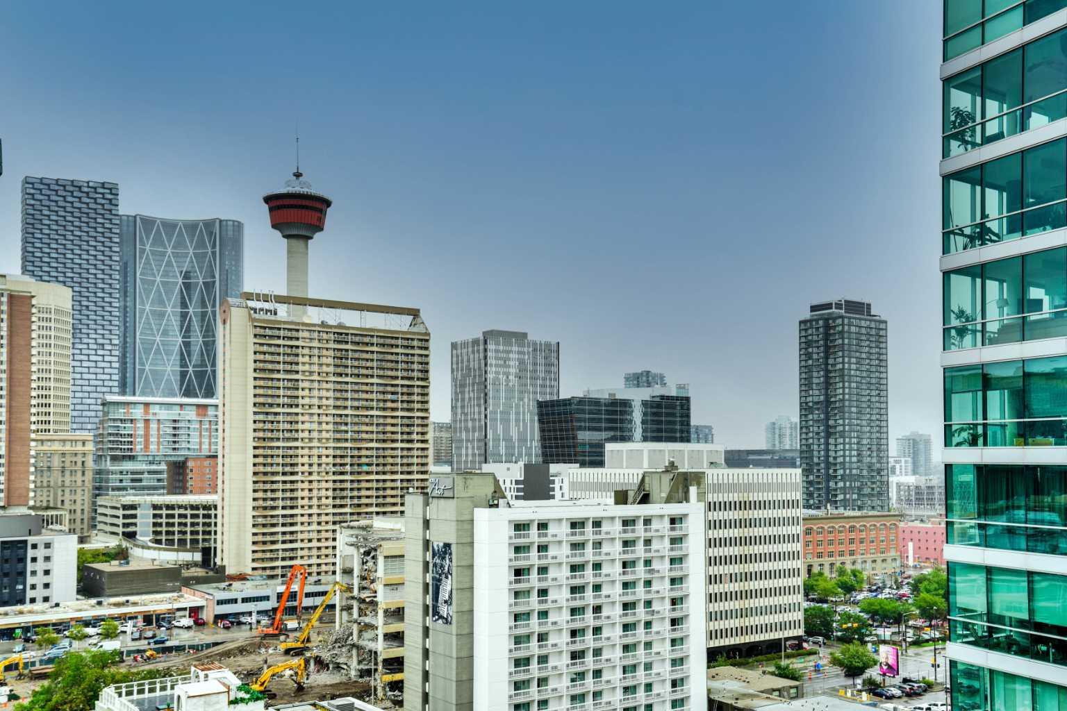 Property Photo: 215 13 Avenue SW 1307 AB T2R 0V6