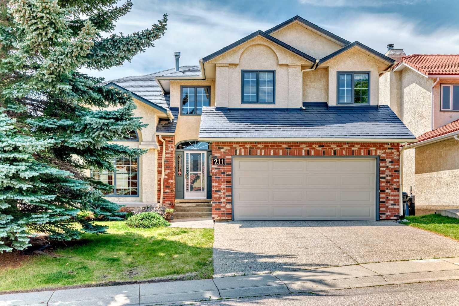 Property Photo: 211 Edgevalley Circle NW AB T3A 4X8