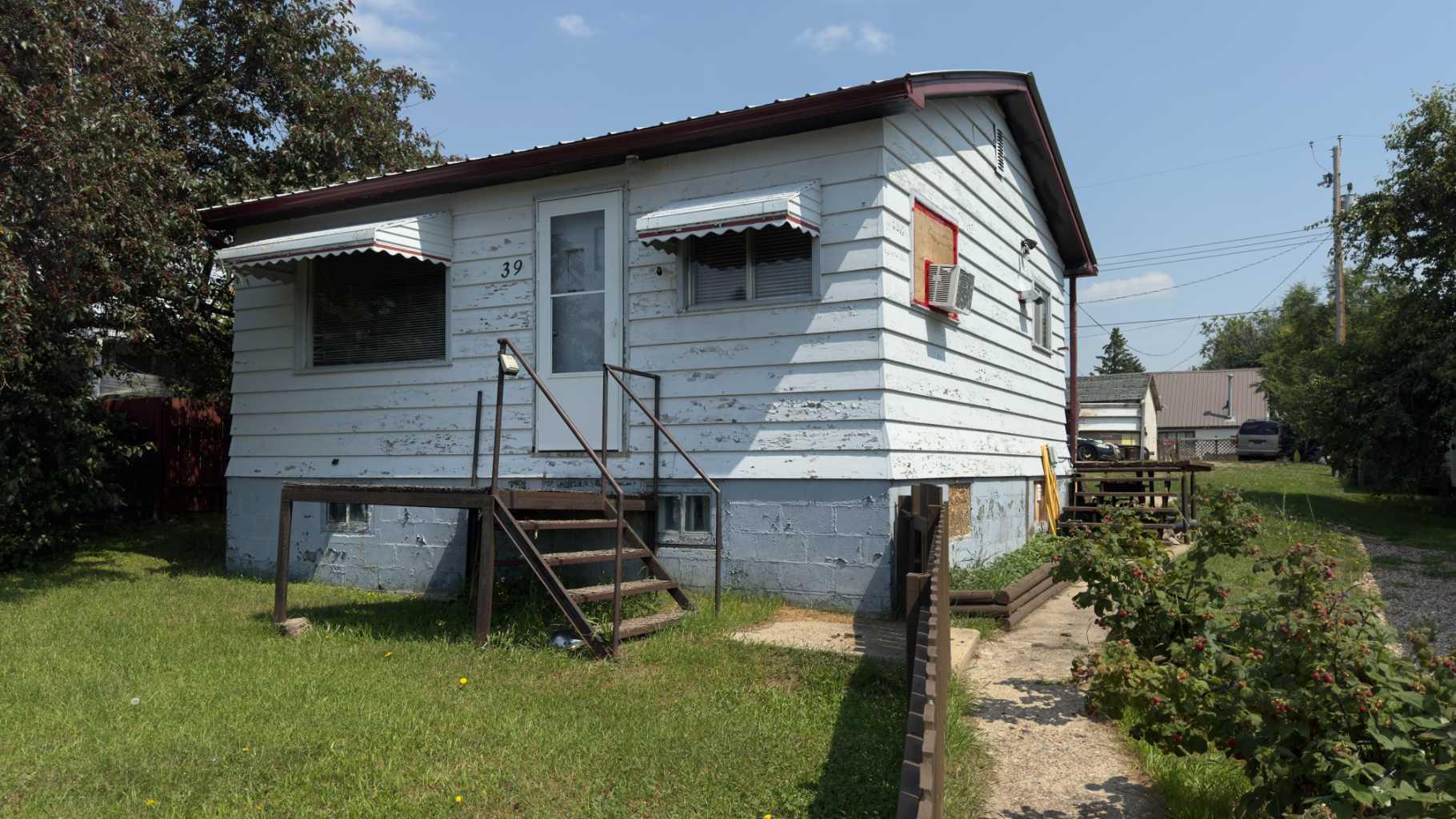 Property Photo: 39 Rydberg Street AB T0B 2E0