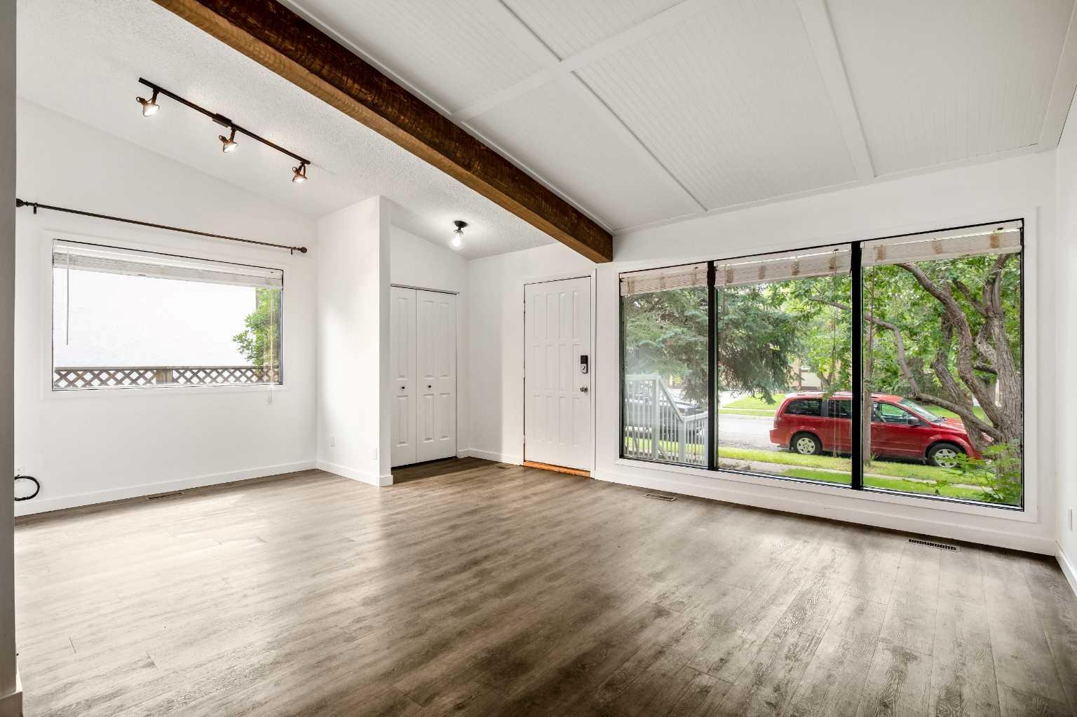 Property Photo: 3 Sullivan Road SW AB T1V 1C7