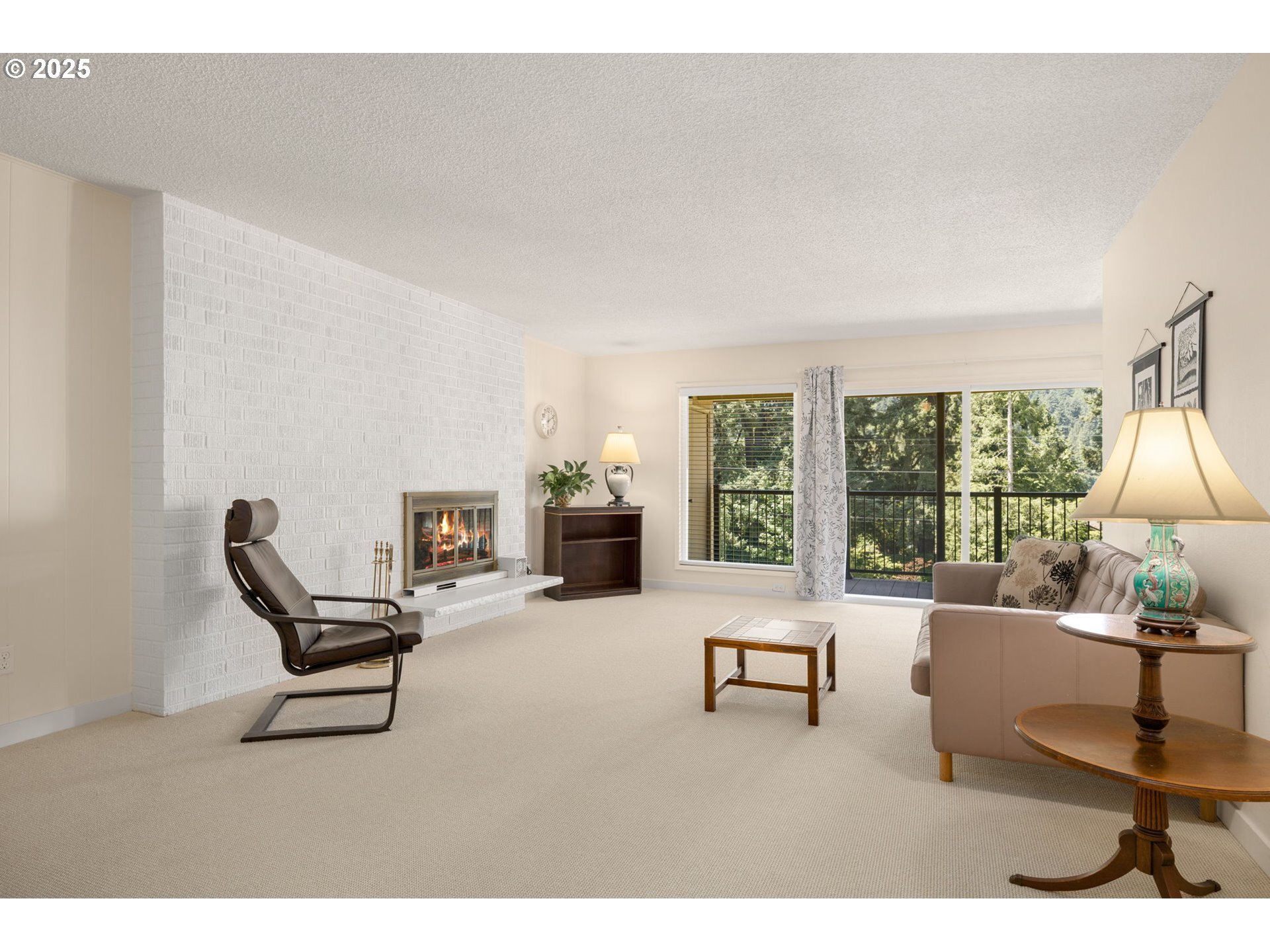 Property Photo:  1400 SE Lava Dr 22  OR 97222 