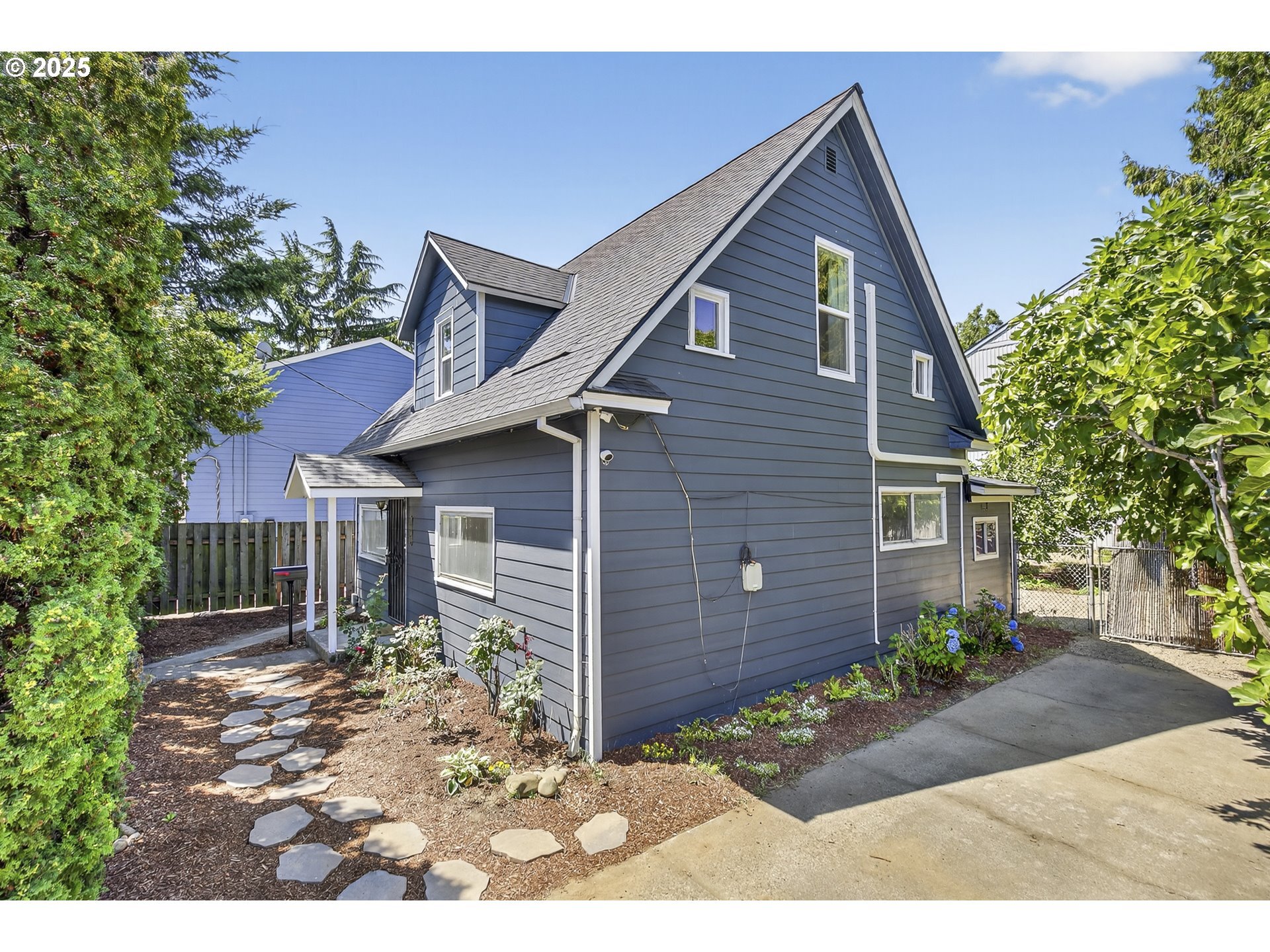 5843 SE 90th Ave  Portland OR 97266 photo