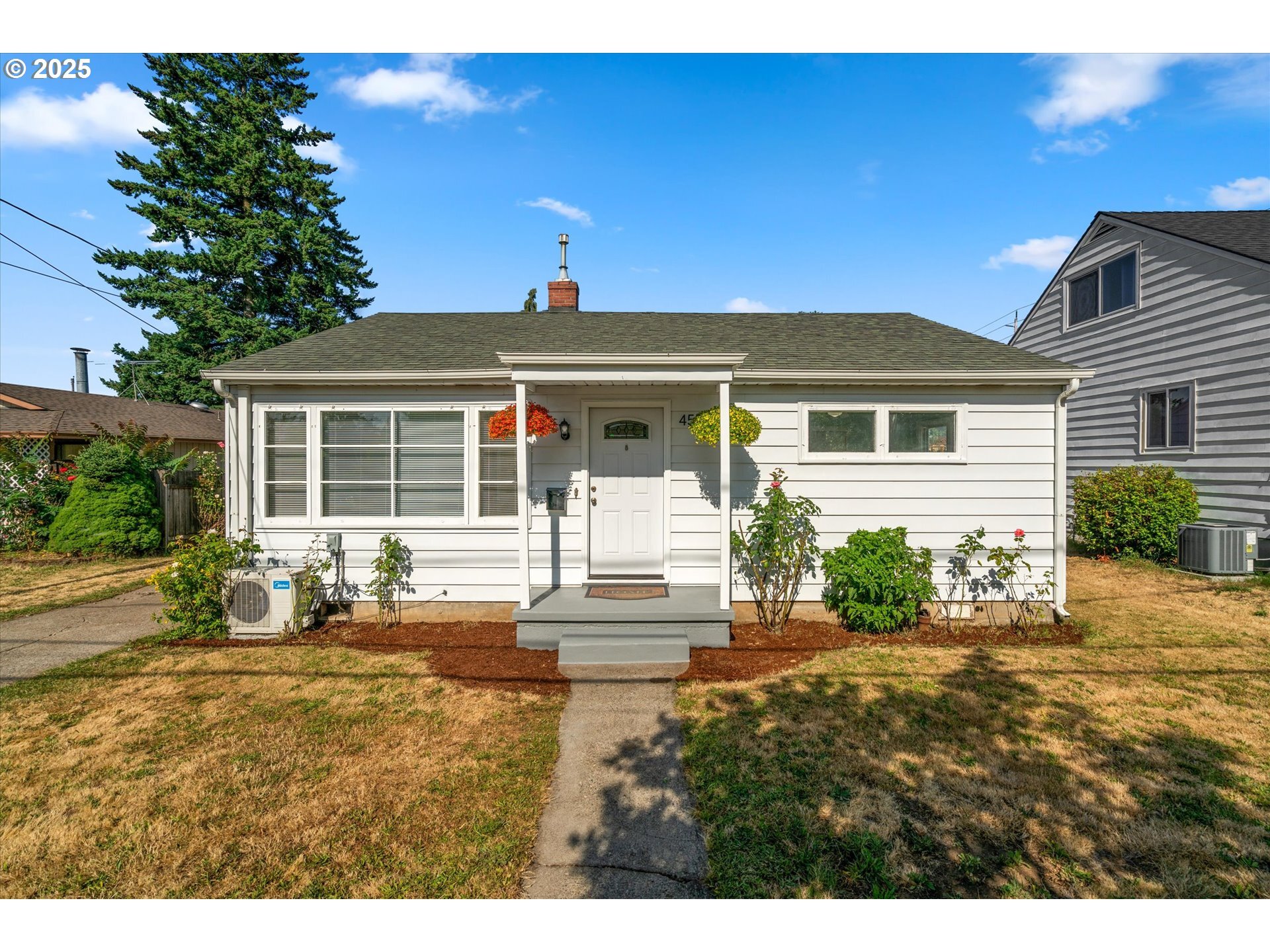 Property Photo: 4533 SE 99th Ave OR 97266