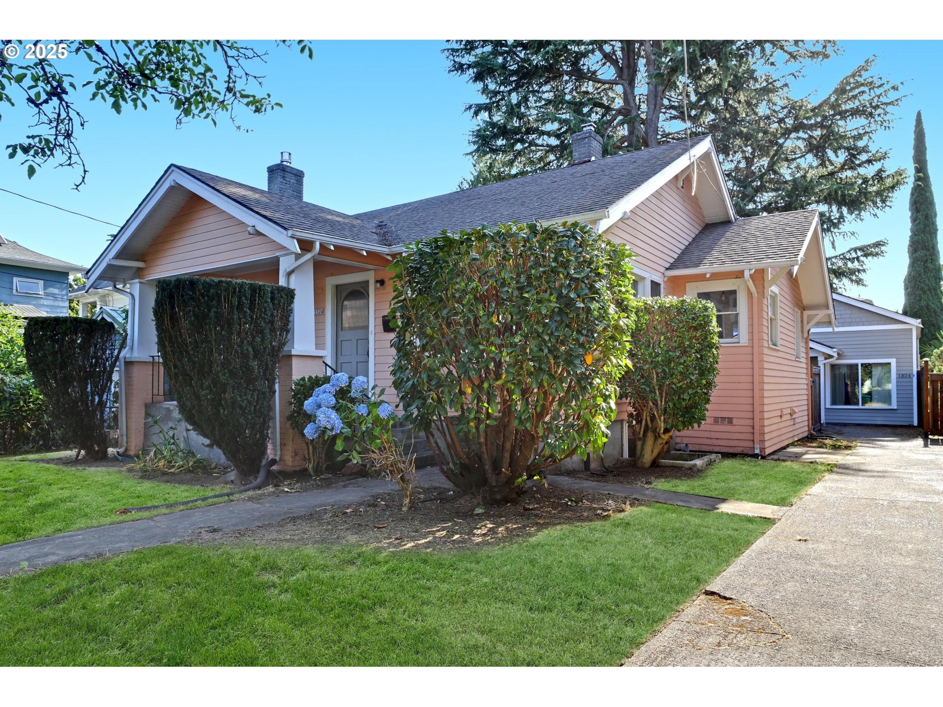 Property Photo: 1324 SE 31st Ave OR 97214