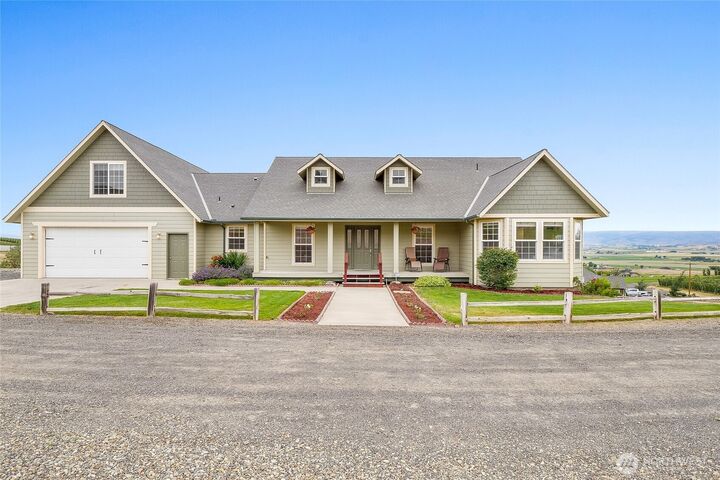 Property Photo:  201  Vanderbilt Road  WA 98926 