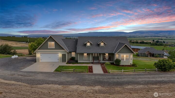 Property Photo:  201  Vanderbilt Road  WA 98926