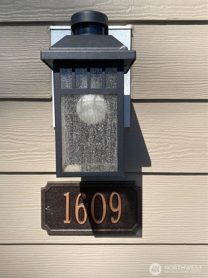 Property Photo: 1609 Tullis Street NE WA 98506