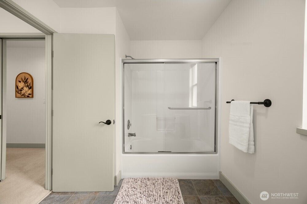 Property Photo:  1409  4th Street  WA 98033 