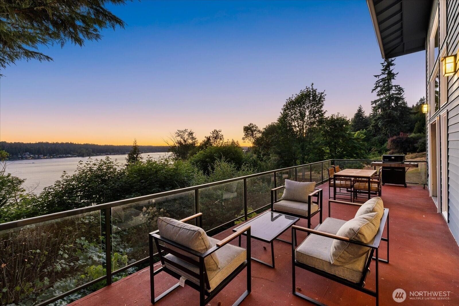 Property Photo: 2472 E Lake Sammamish Parkway NE WA 98074