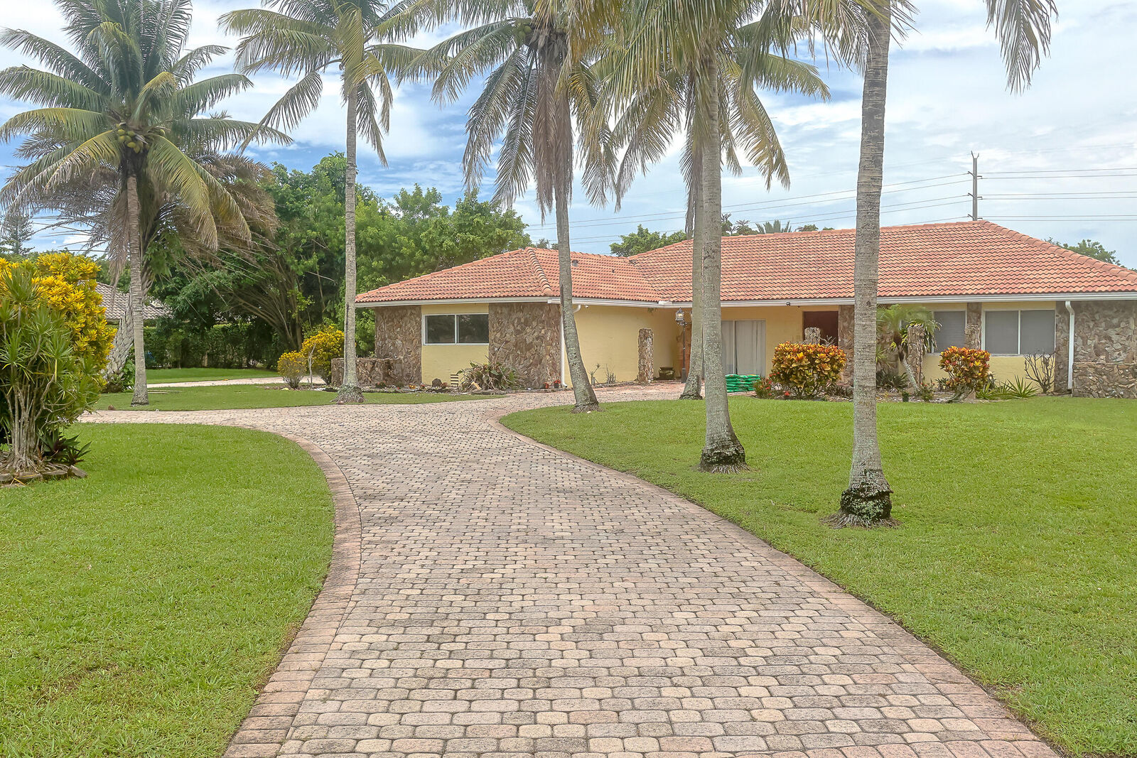 Property Photo: 11550 Sundance Lane FL 33428