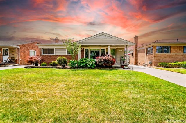 Property Photo:  32951 Sheridan Street  MI 48135 