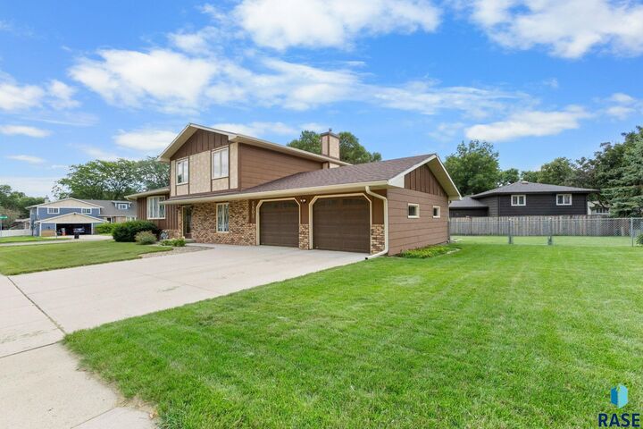 Property Photo: 5801 W Westminster Dr SD 57106-0664