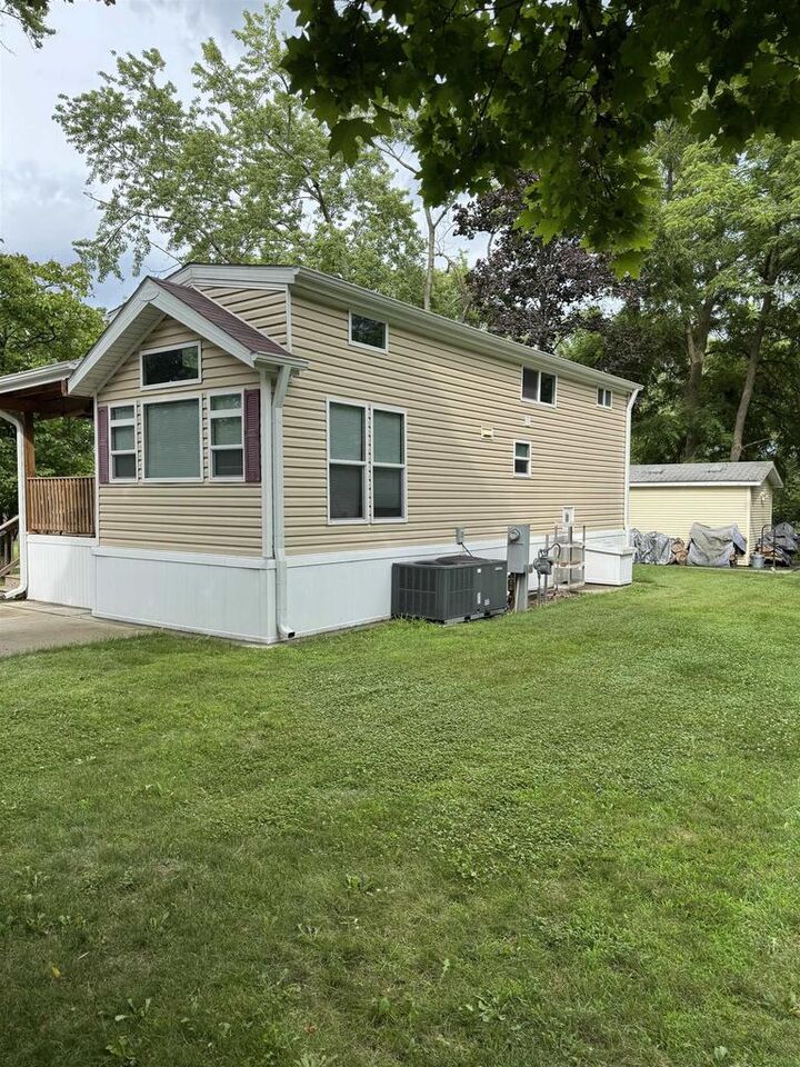 414 Skyline Drive  Edgerton WI 53534 photo