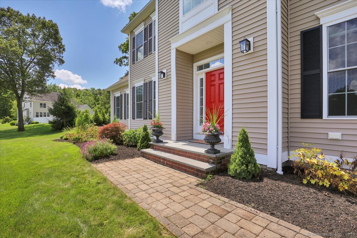 Property Photo:  4 Aspenwood  CT 06001 