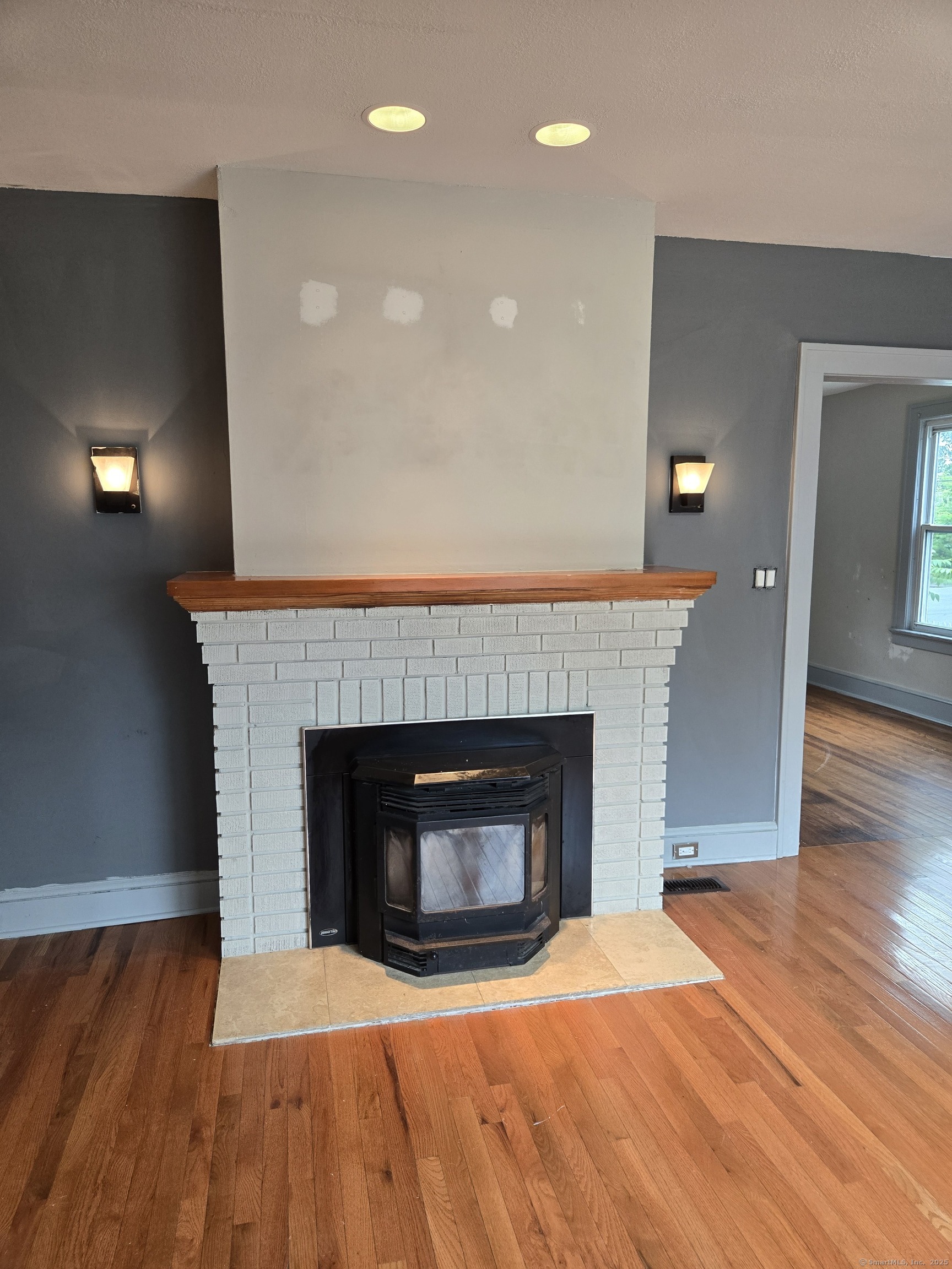 Property Photo:  154 North Pearl Street  CT 06450 