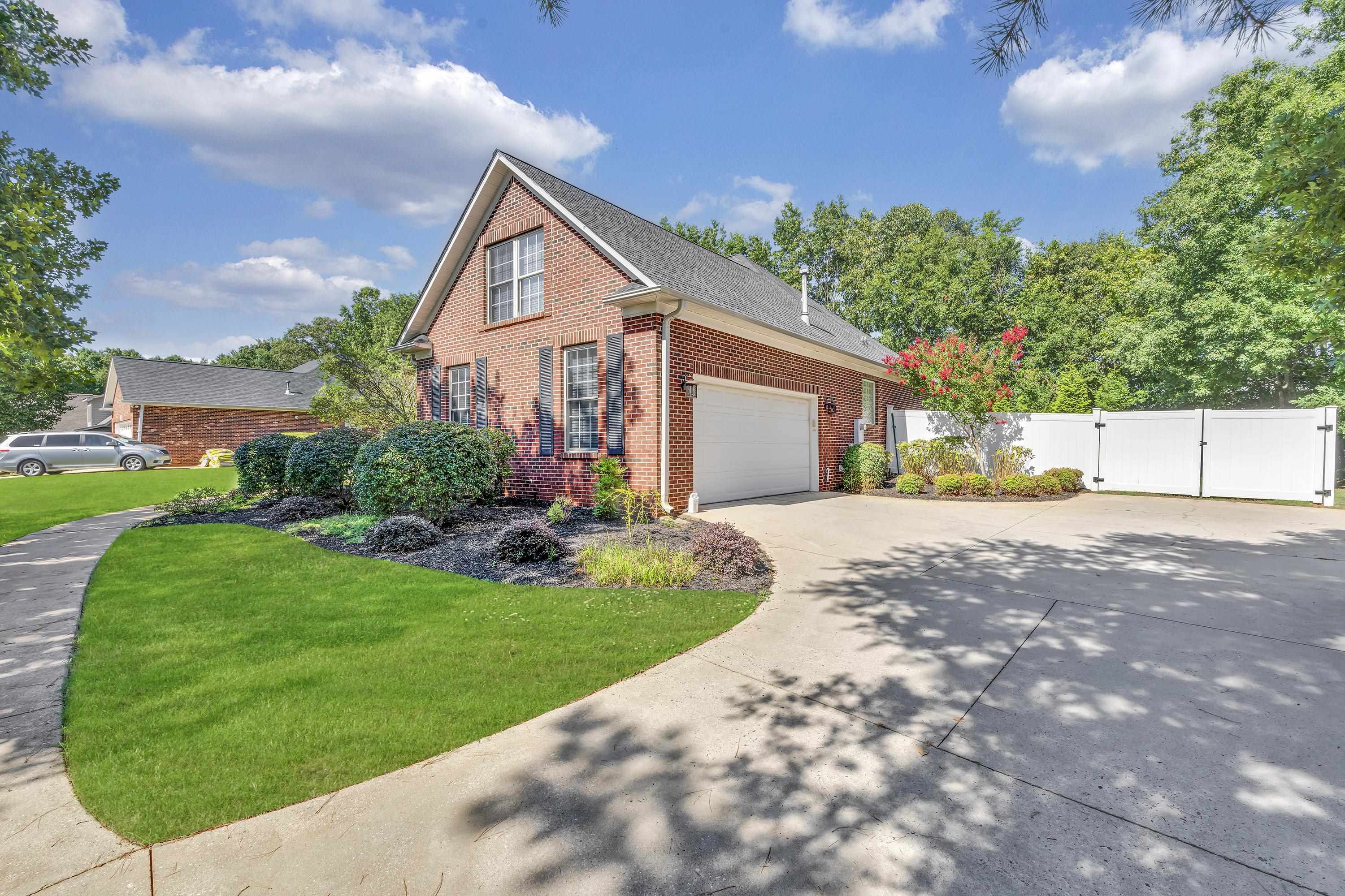 Property Photo:  110 N Carleila Lake Way  SC 29307 