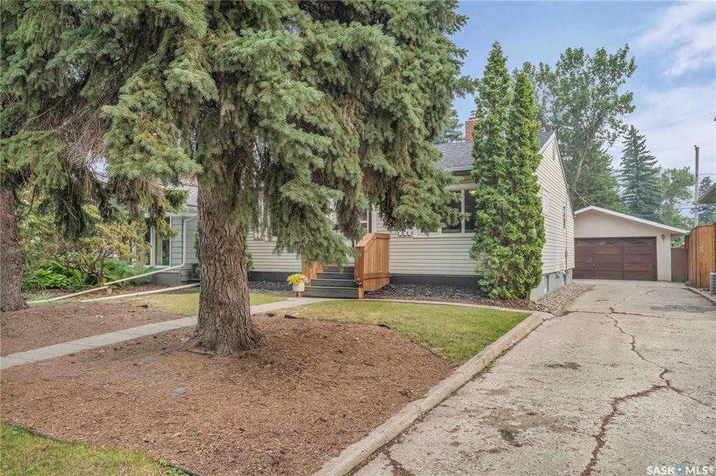 Photo de la propriété: 2709 Thornton Avenue SK S4S 1J2
