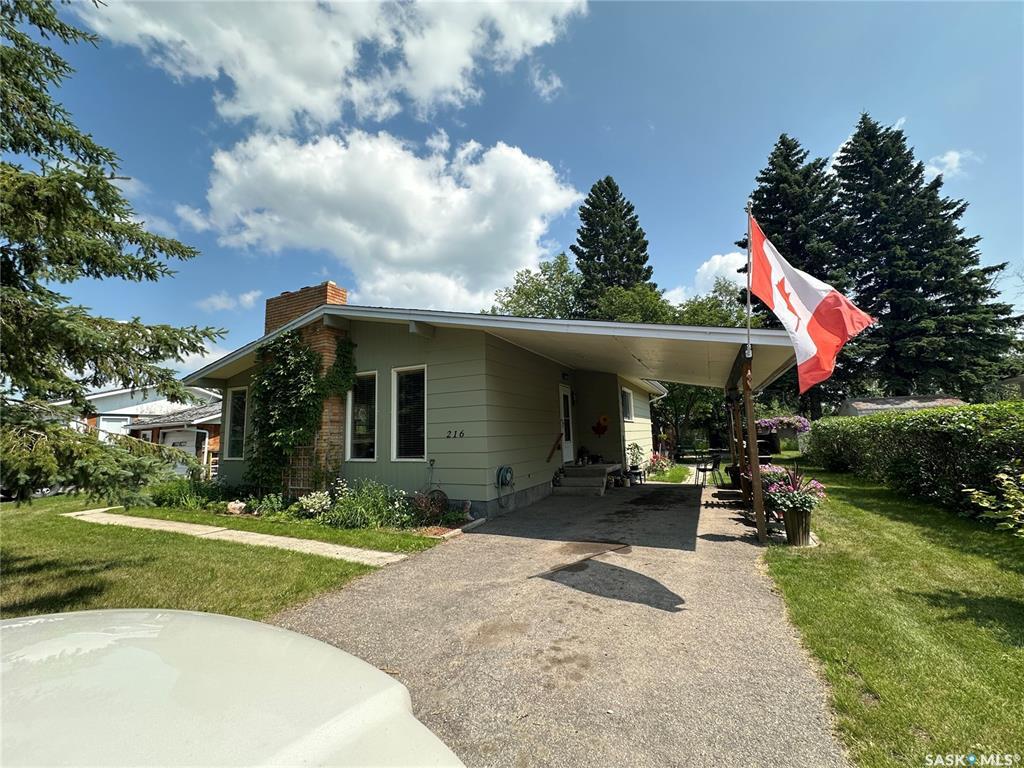 Property Photo:  216 5th Street NE  SK S0A 1N0 