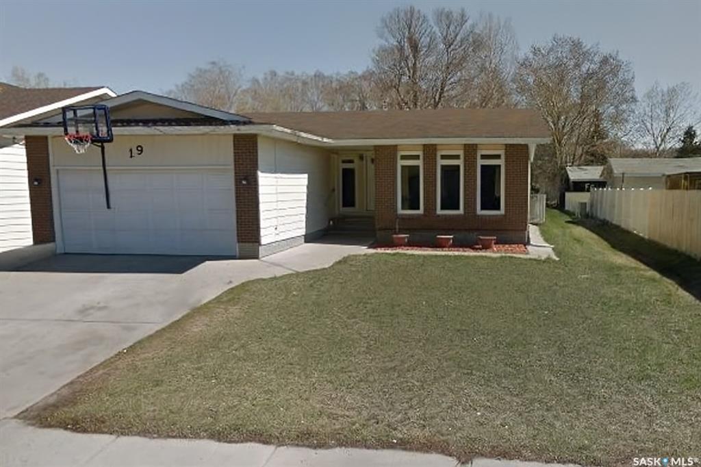 Property Photo: 19 Lawson Street SK S4R 3P6