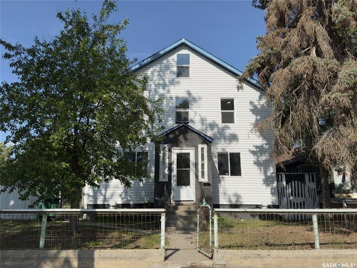 319 H Avenue S  Saskatoon SK S7M 1W4 photo