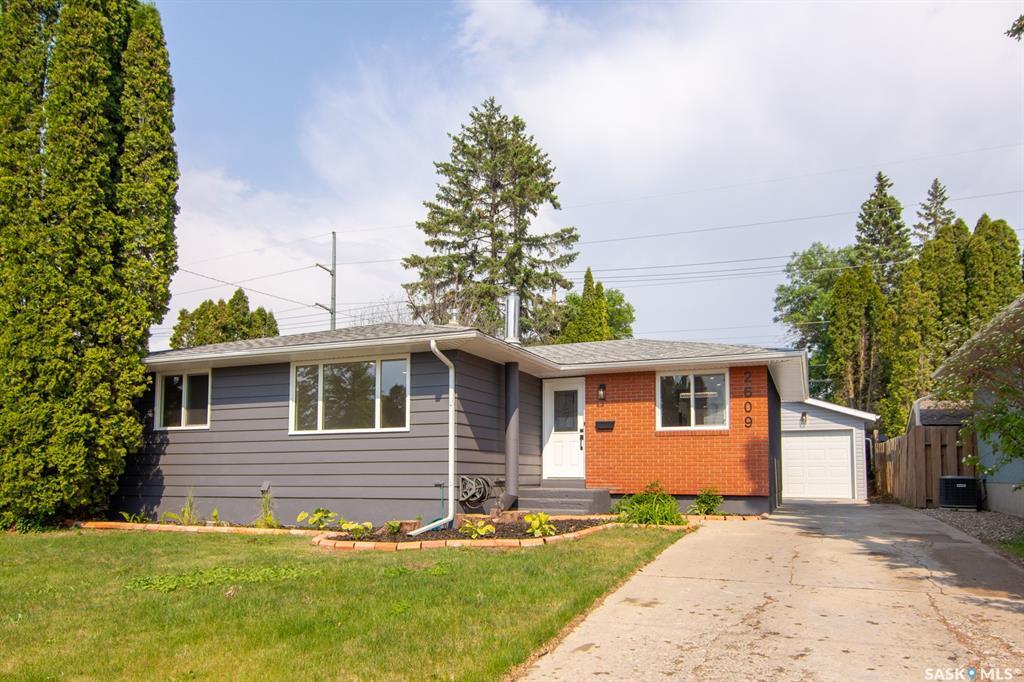 Property Photo:  2609 Woodward Avenue  SK S7J 2E6 
