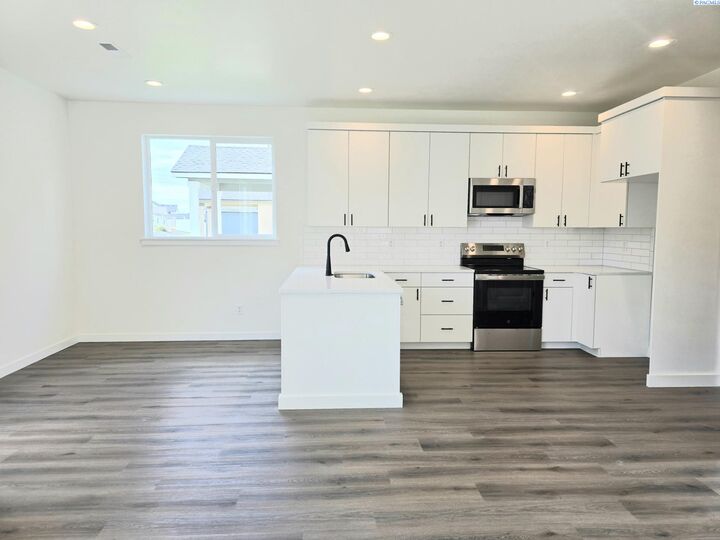 Property Photo:  3537 Stardust St.  WA 99352 