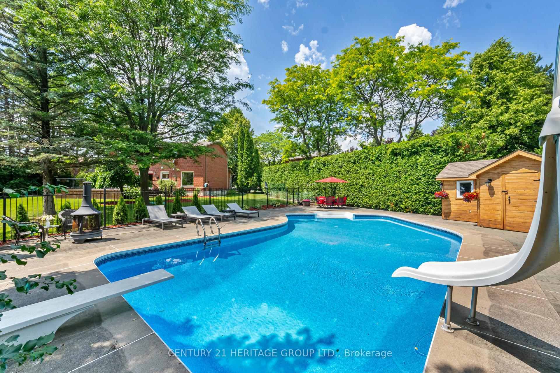 Property Photo:  8 Cheval Court  ON L4E 2N7 