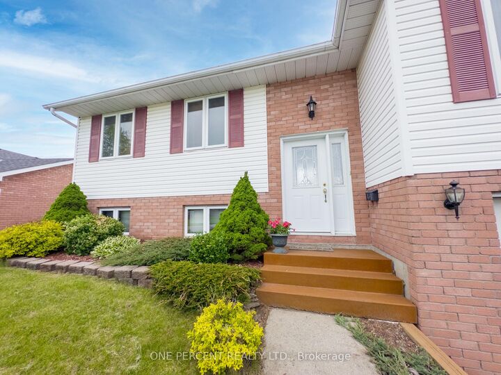 Property Photo:  25 Loraine Avenue  ON K8V 6M1 