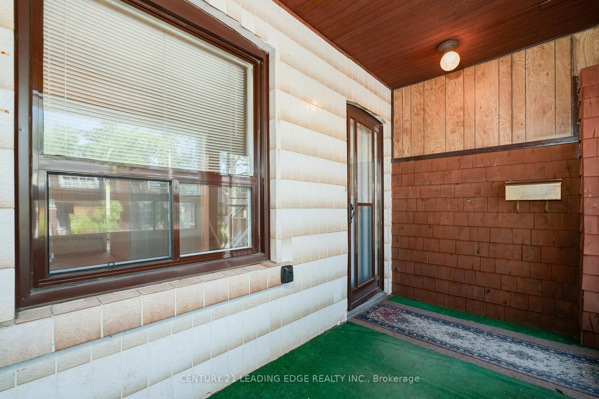 Property Photo:  635 Coxwell Avenue  ON M4C 3B8 