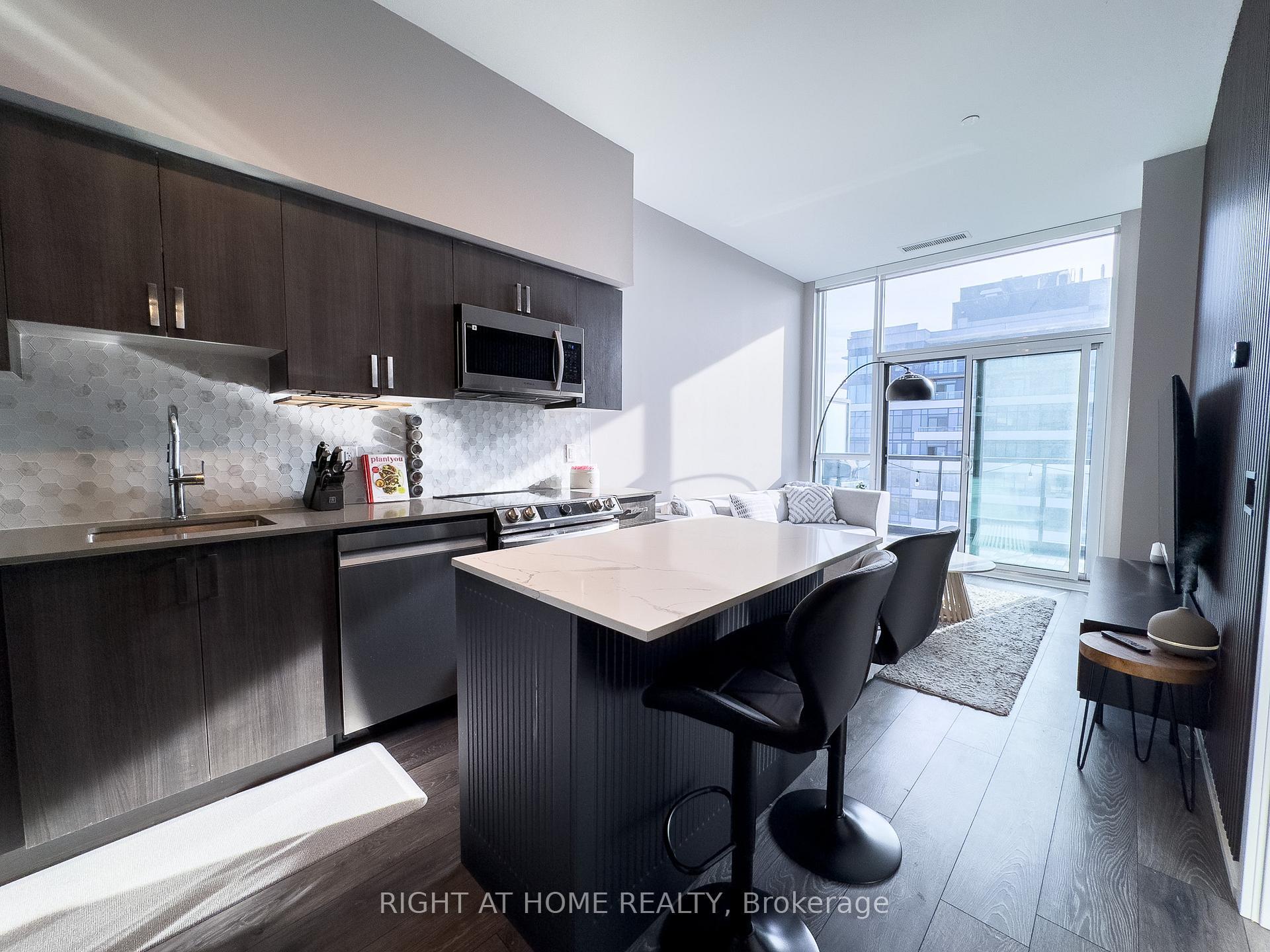 Property Photo:  1455 Celebration Drive Ph2804  ON L1W 0C3 