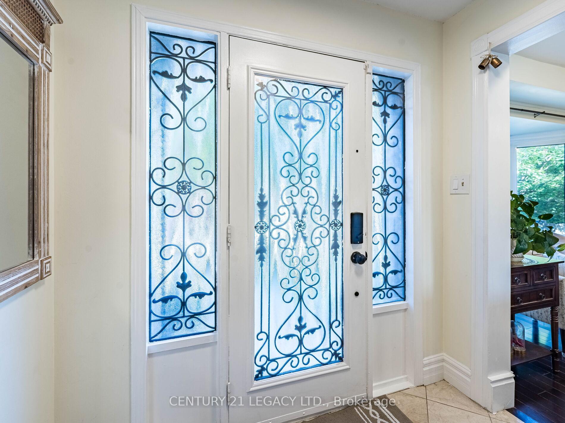 Property Photo:  22 Mayflower Street  ON L1N 8A9 