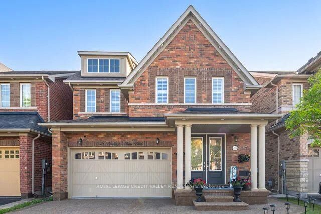 Property Photo: 252 Bonnieglen Farm Boulevard ON L7C 3Y4