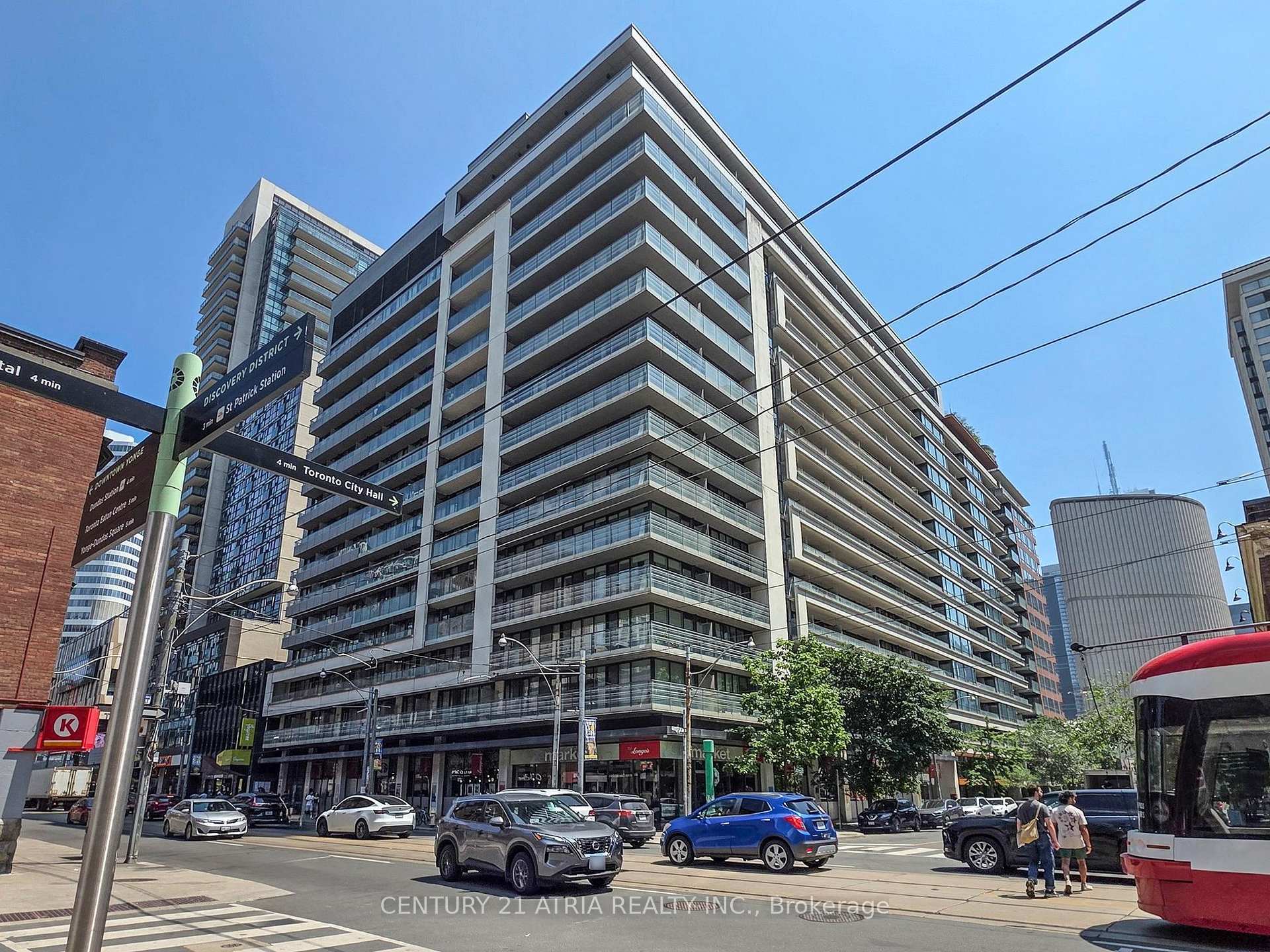 Property Photo:  111 Elizabeth Street 1809  ON M5G 1P7 