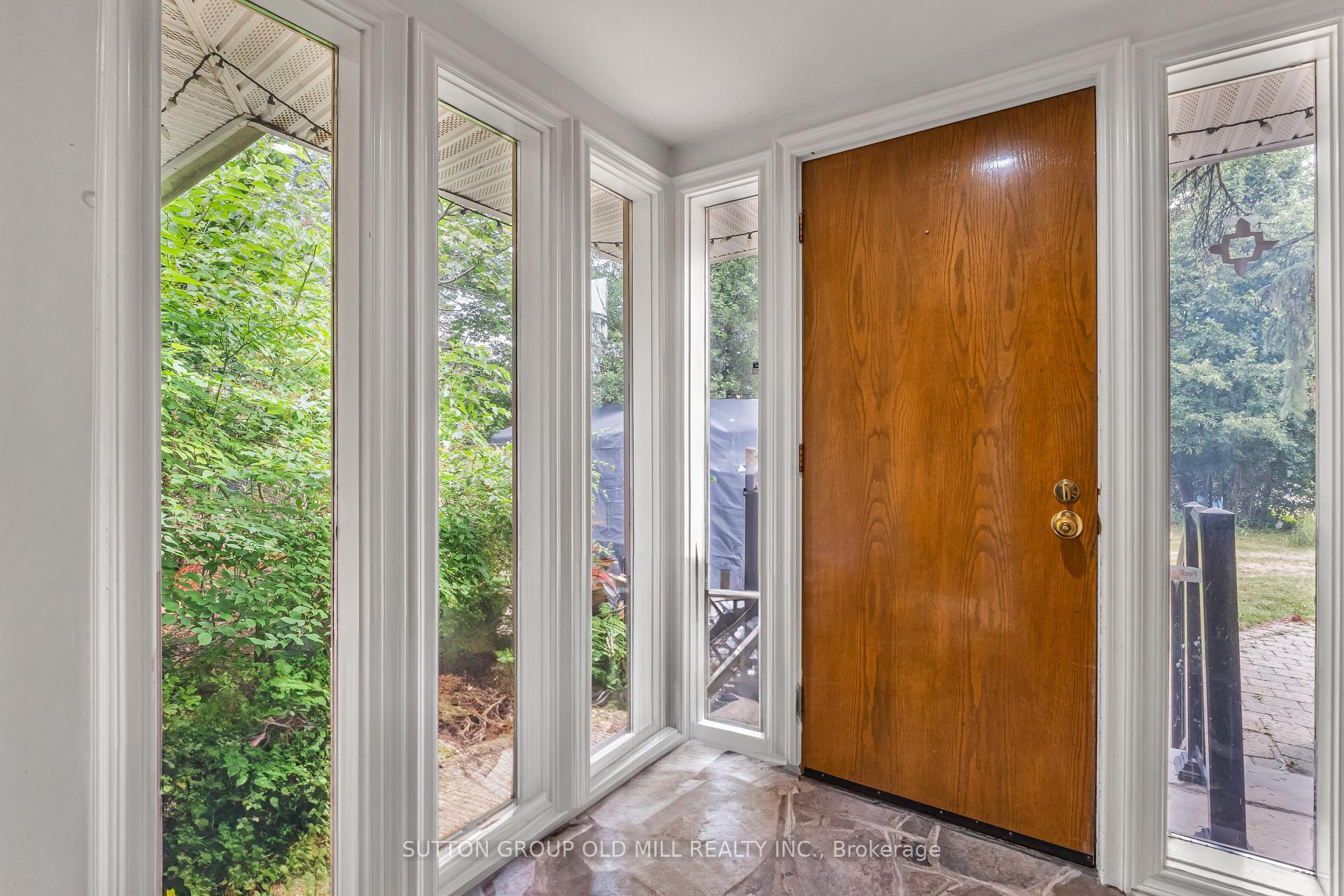 Property Photo: 8 Blaine Drive N ON M3B 2G4