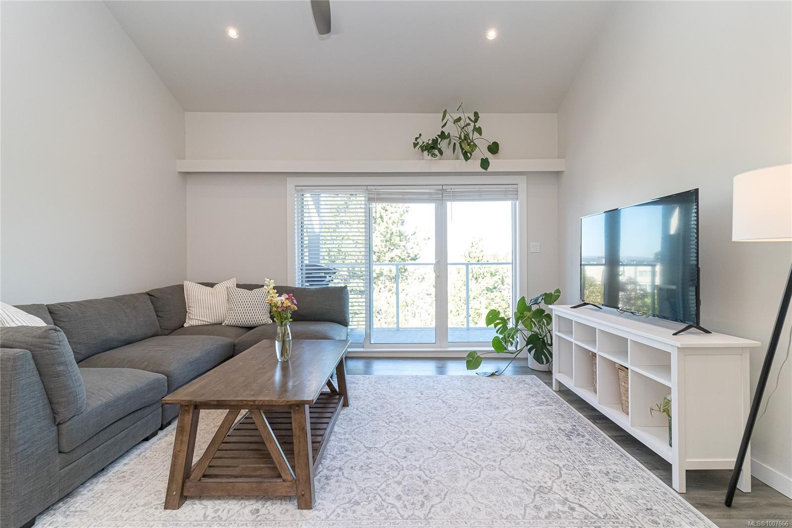 Property Photo: 3277 Quadra St 403 BC V8X 4W9