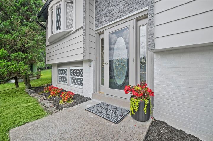 Property Photo:  224 Laura Lee Dr  PA 15108 
