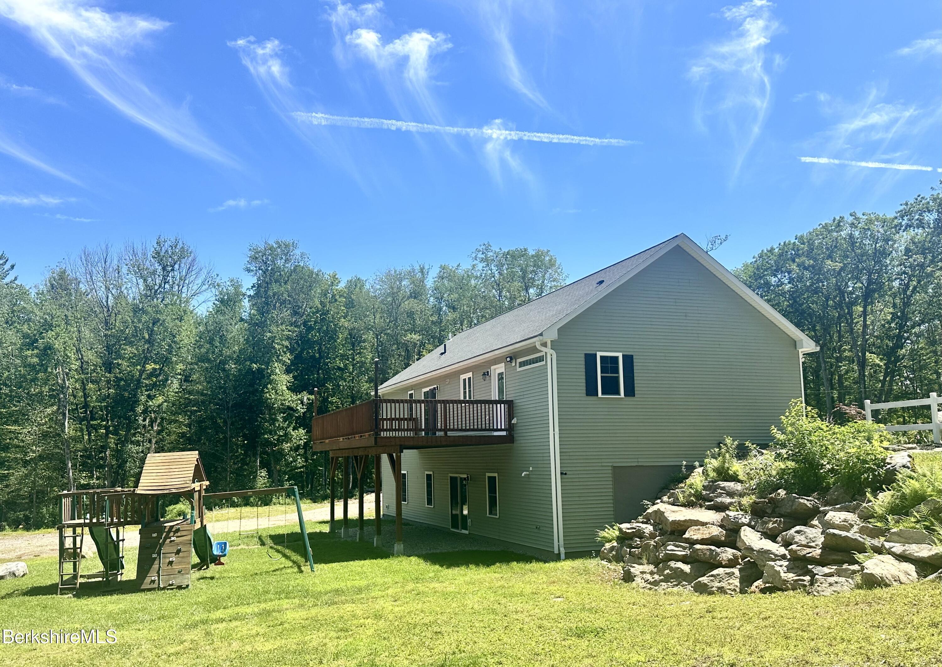 Property Photo:  