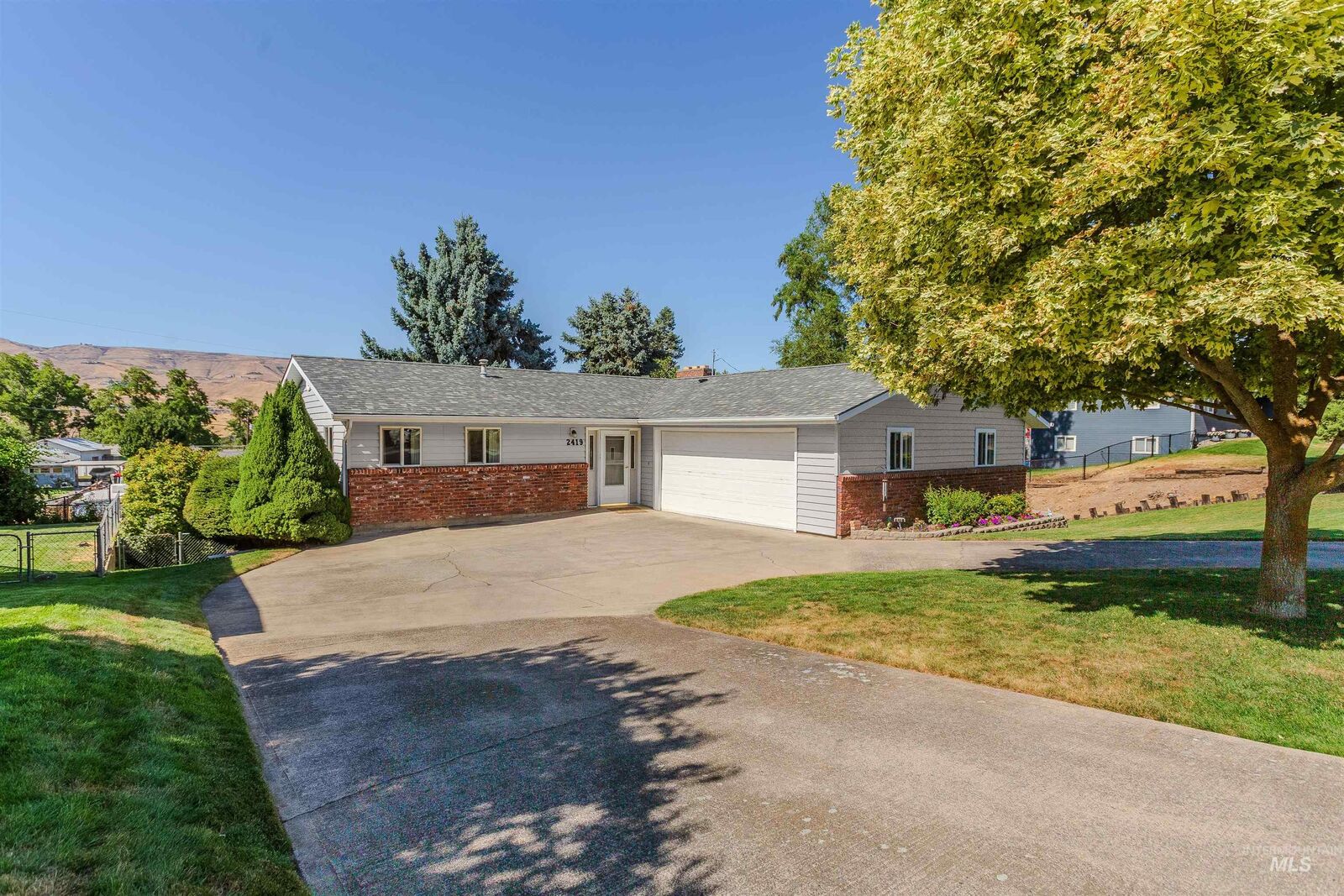 Property Photo:  2419 Sunset Dr.  ID 83501-3438 