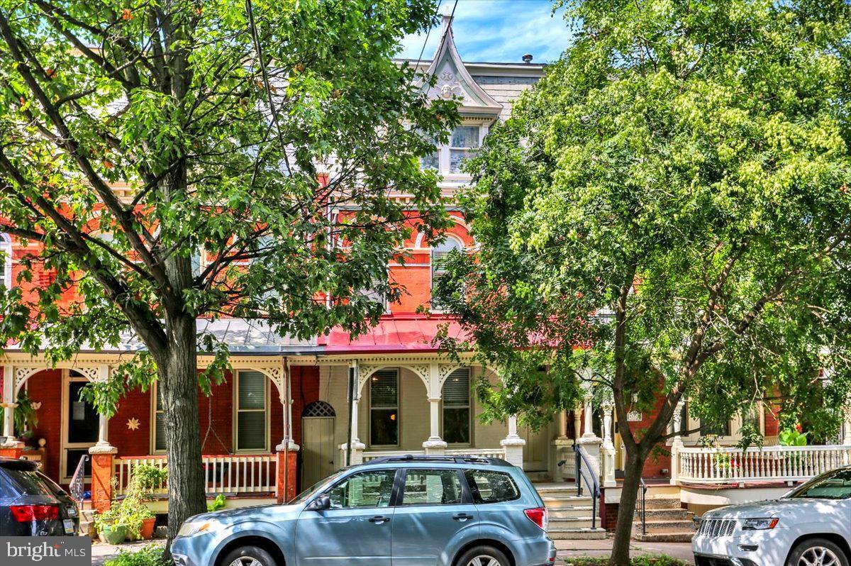 Property Photo: 335 W Walnut Street PA 17603