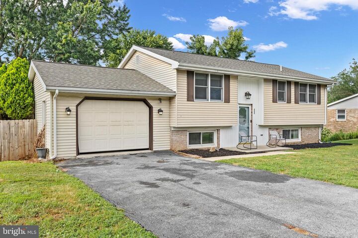 Property Photo: 111 Oxford Drive PA 17543
