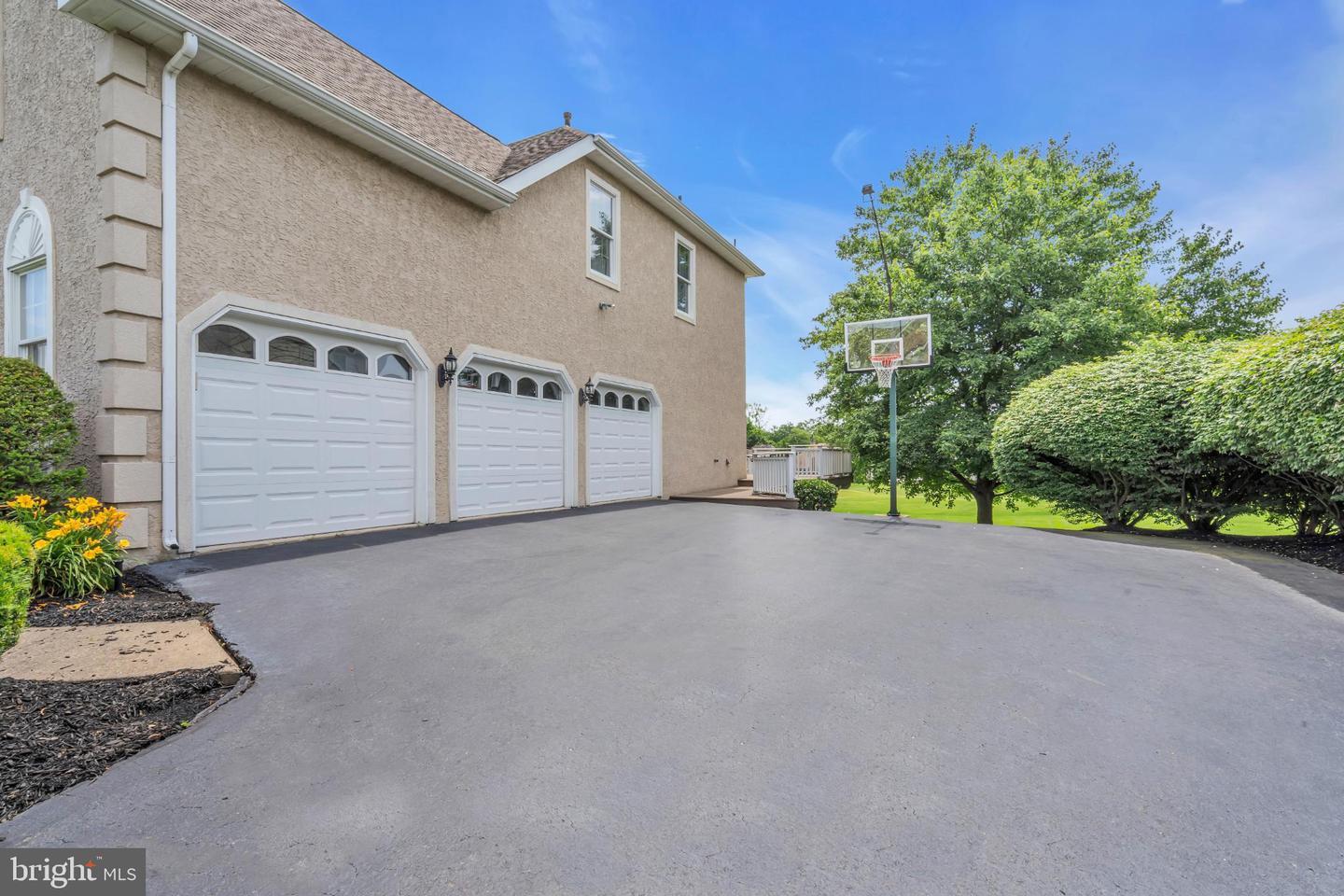 Property Photo:  110 Muirfield Court  NJ 08057 
