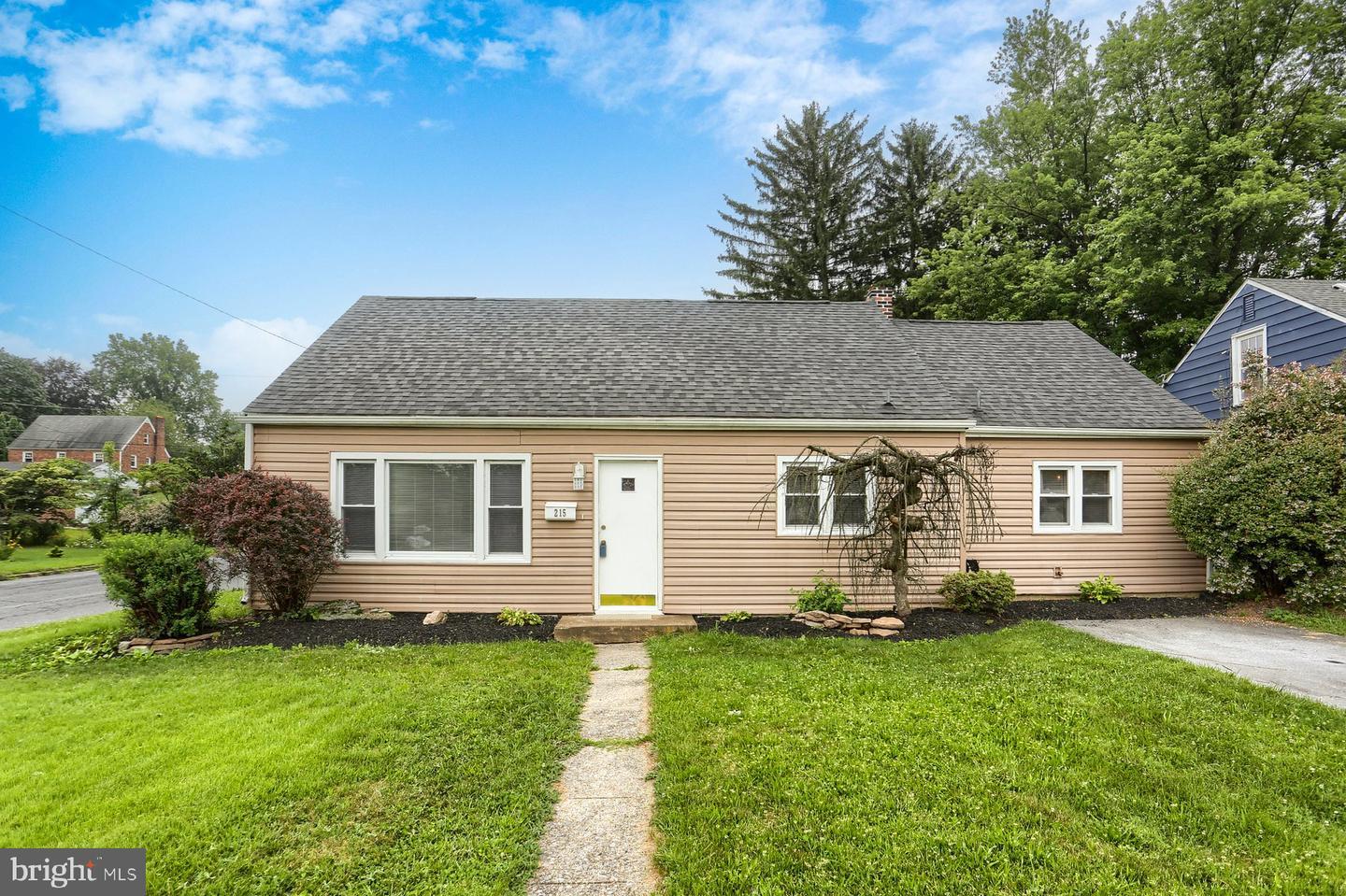 215 Fishburn Street  Harrisburg PA 17109 photo