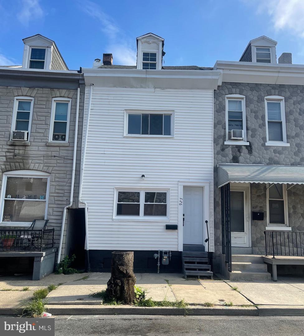 925 Spruce Street  Reading PA 19602 photo