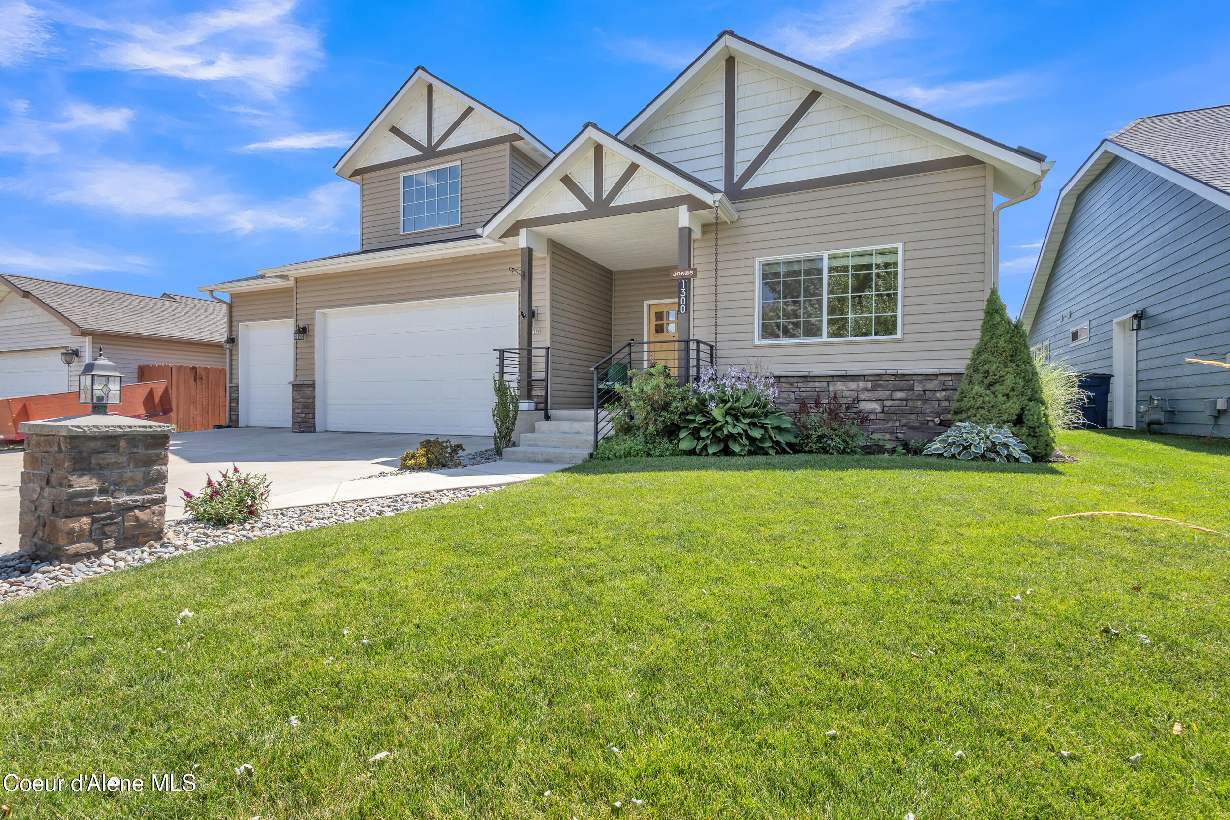 Property Photo:  1300 E Triumph Ave  ID 83854 
